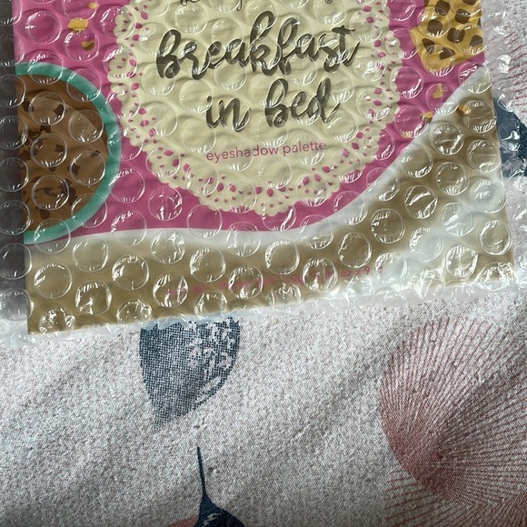 𝅺Beauty Bakerie • Eyeshadow and Highlighter Palette set - Picture 2 of 2